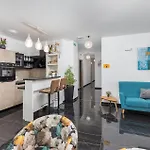 Appartement Lovely In With Wifi Pula