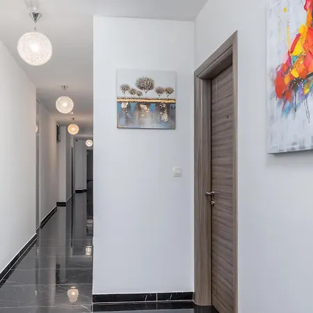 Pet Friendly In With Wifi Apartment Pula