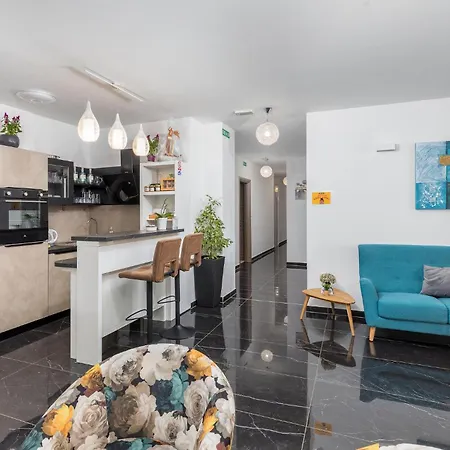 Apartment Pet Friendly In With Wifi Pula